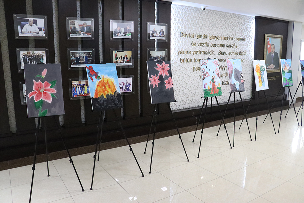 Tələbə Gənclər Təşkilatı “Baharın rəngləri” adlı rəsm sərgisi təşkil edib