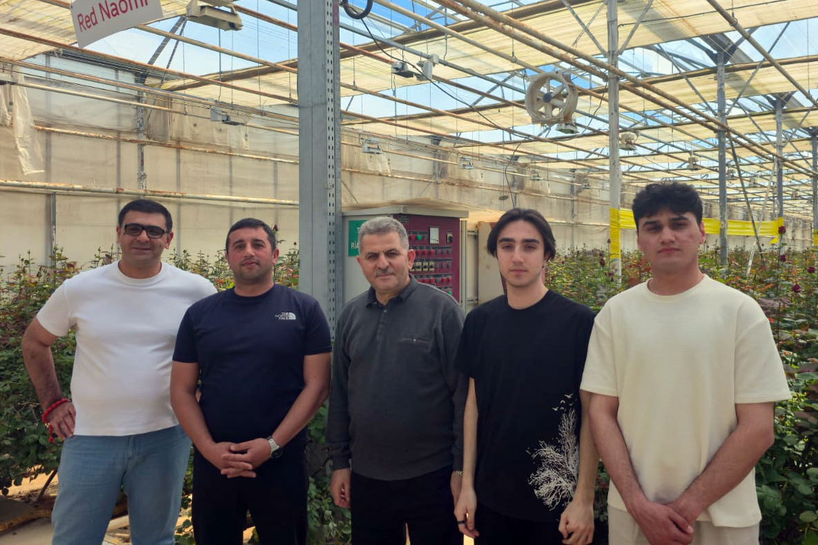 İKT tələbələri hazırladıqları layihəni “AzAqro” MMC-də təqdim ediblər