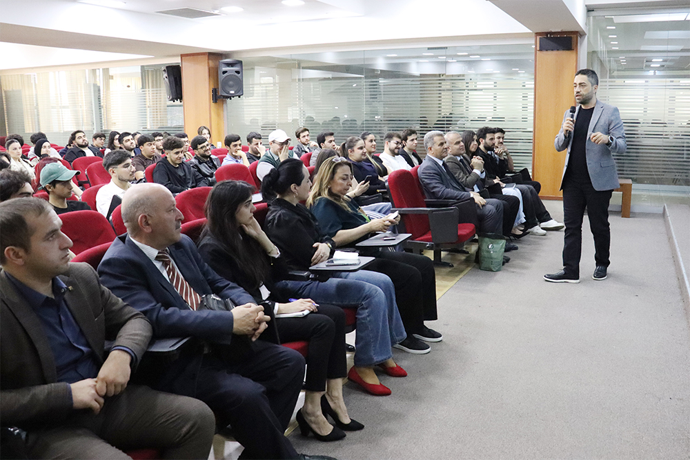 Türkiyə universitetlərinin professor və müəllimləri  Azərbaycan Universitetində mühazirə oxuyublar