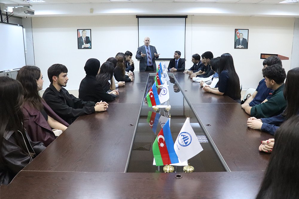 Azərbaycan Universitetində Konstitusiyanın 30 illiyinə həsr olunmuş dəyirmi masa təşkil olunub