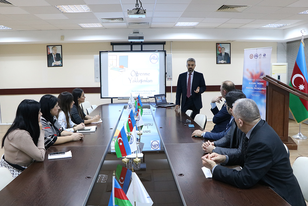 Associate Professor Suleyman Barbaros Yalchin held a seminar for lecturers and students