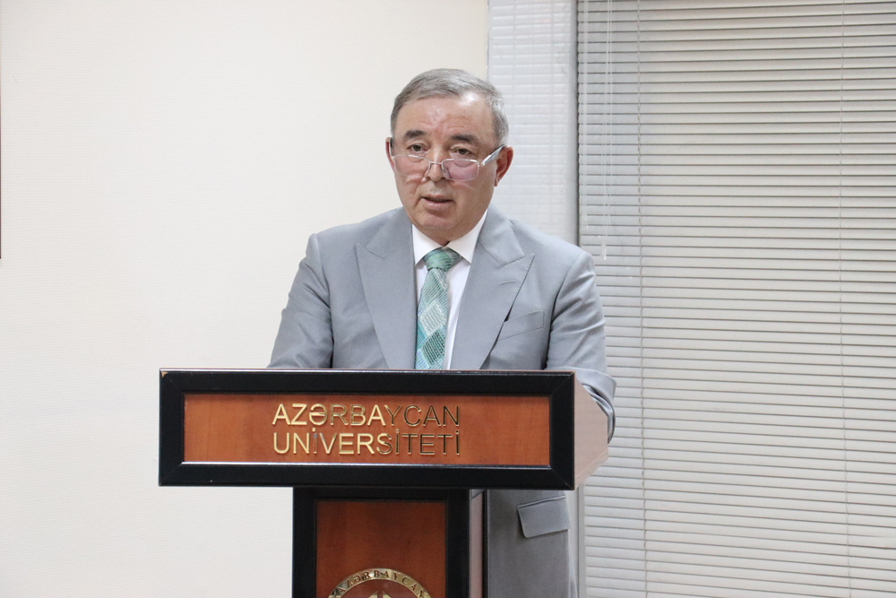 Dissertant Mahəyət Nəbiyevin dissertasiya işinin ilkin müzakirəsi keçirilib