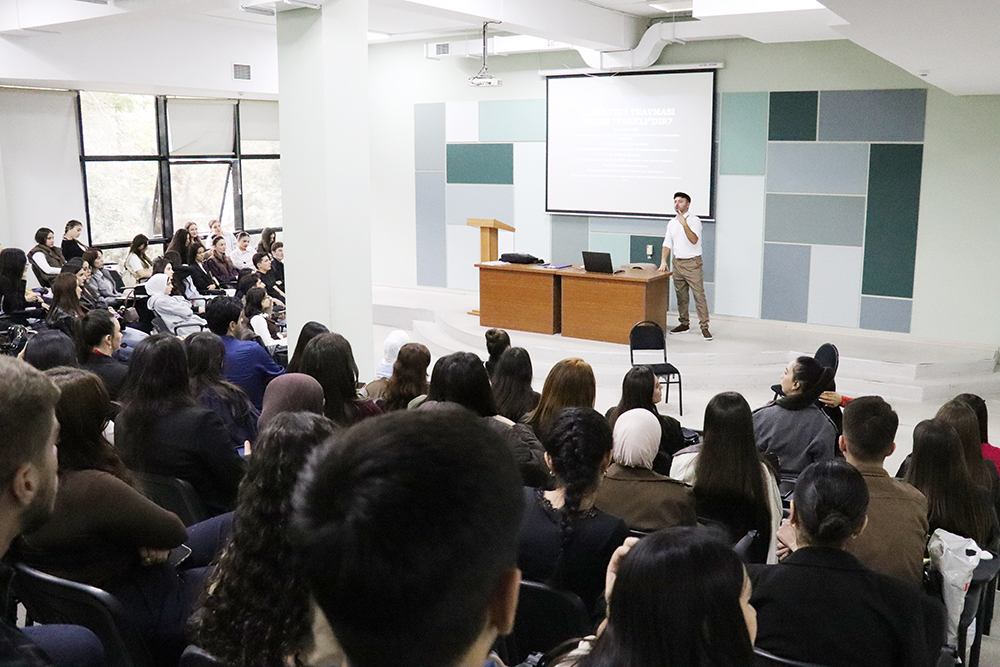 Azərbaycan Universitetində “Uşaq hüquqları aylığı” çərçivəsində seminar keçirilib