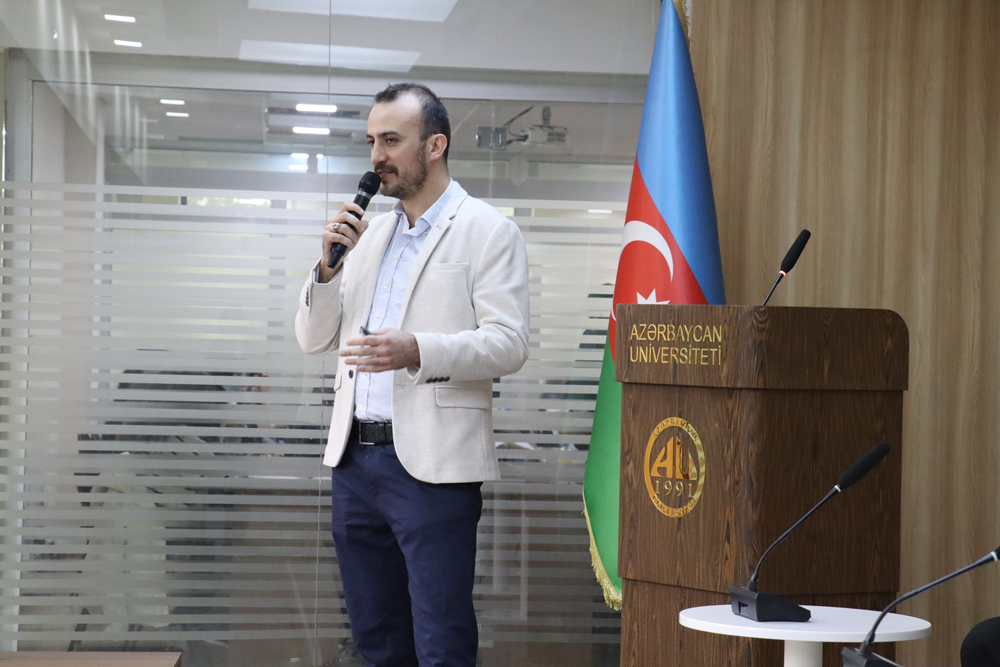 Türkiyəli dosent Biznes və iqtisadiyyat fakültəsində mühazirə dərslərini tədris edir