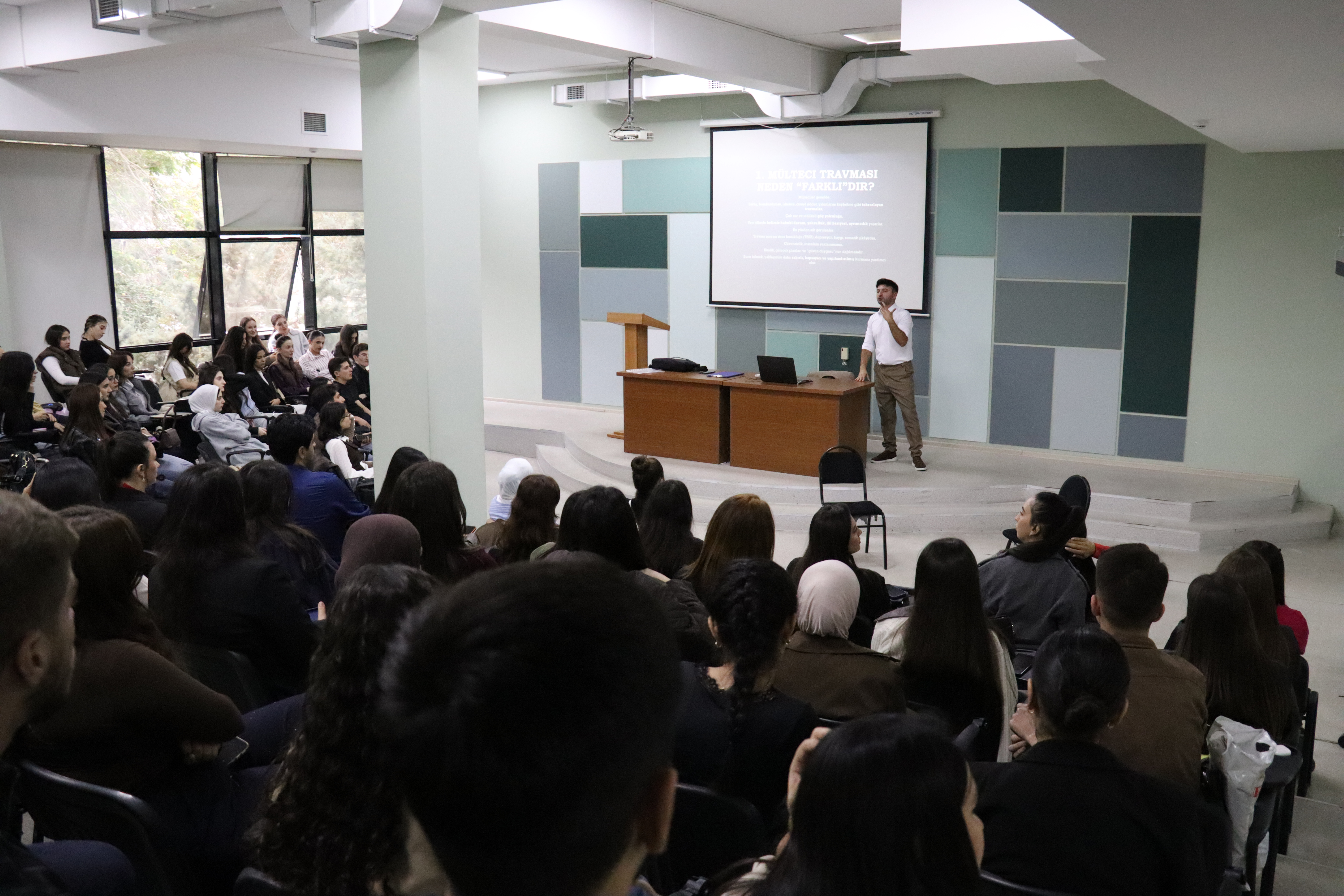 Azərbaycan Universitetində “Uşaq hüquqları aylığı” çərçivəsində seminar keçirilib