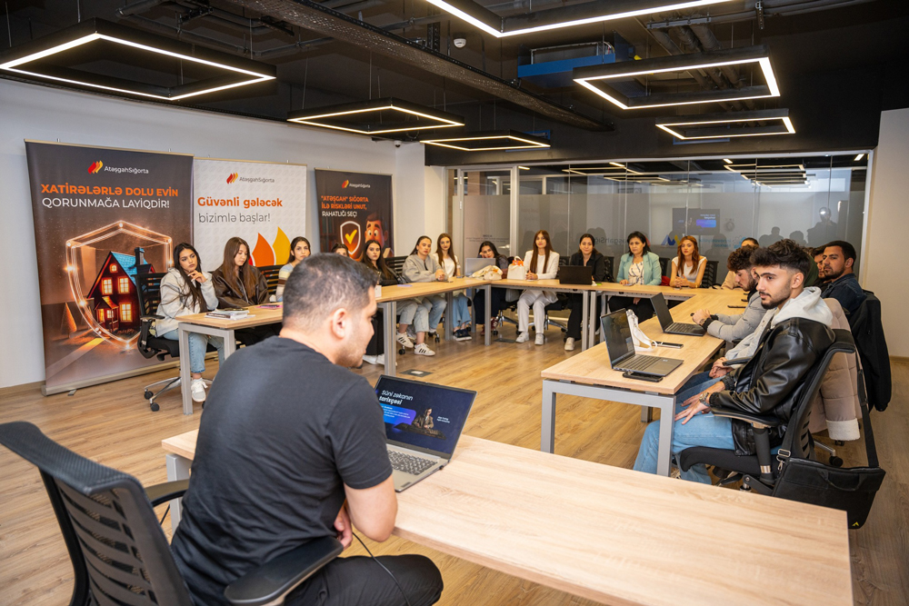 Azərbaycan Universitetinin tələbələri süni zəka sessiyasında iştirak ediblər