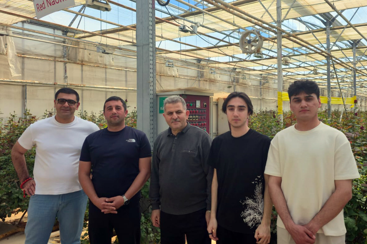 İKT tələbələri hazırladıqları layihəni “AzAqro” MMC-də təqdim ediblər